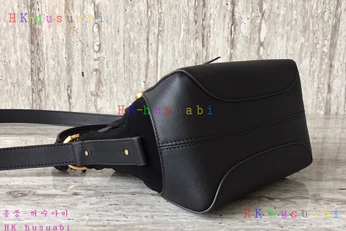 �ڹ̷��ޡڲ��ο� �Ż� ũ�ν��� C 03374