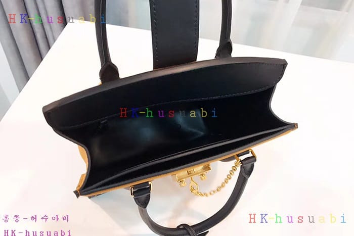 �ڹ̷��ޡ� ���̺��� �Ż� ��Ʈ�� M51654-4