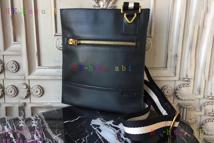 �ڹ̷��ޡ� �߸� ������ ũ�ν��� BL52088-2