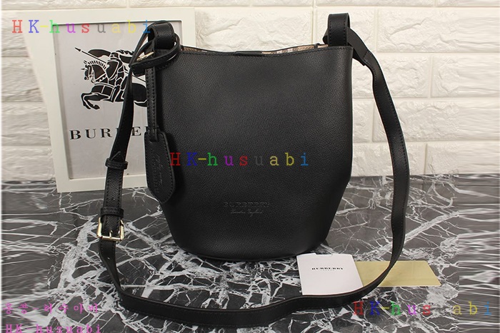 NEW 17S/S ������ �Ż� ���� ���̸��� üũ ũ�ν��ٵ� ��Ŷ �� 40571511-2