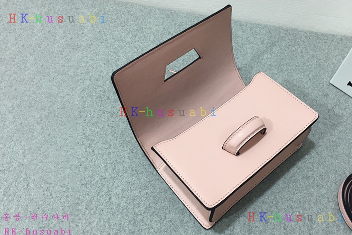 �ڹ̷��ޡ� �ο��� �ٸ����γ���  LW 88701