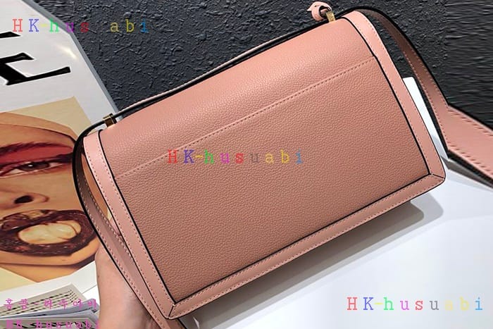 �ڹ̷��ޡ� 2018SS�ο��� �ٸ����γ� ũ�ν��� LW 11388