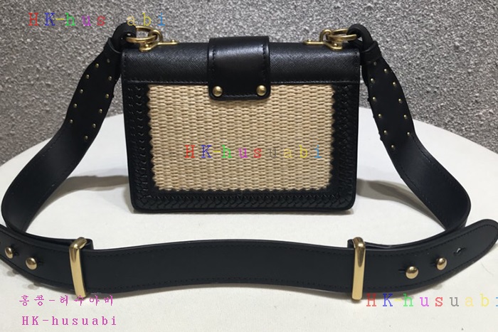 �ڹ̷��ޡ� ����� ī�̿���  P 1BD045-2