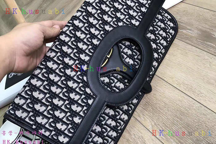 �ڹ̷��ޡ� ��� Ŭ��ġ�� �Ż�  DR M0995