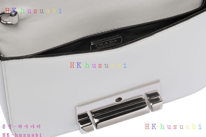 �ڹ̷��ޡ� ����� �ú��� ���׹� P 1BD170