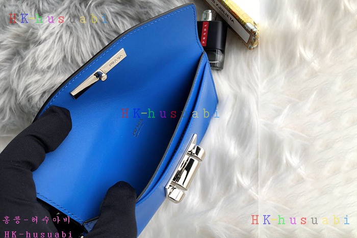 �ڹ̷��ޡ� ����� �ú��� ���� Ŭ��ġ P 1DF004