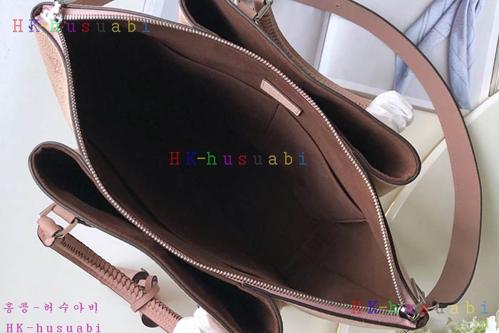 �ڹ̷��ޡ� ���̺��� �Ͽ�޾� ũ�ν��ٵ� ��Ʈ�� LV M55030
